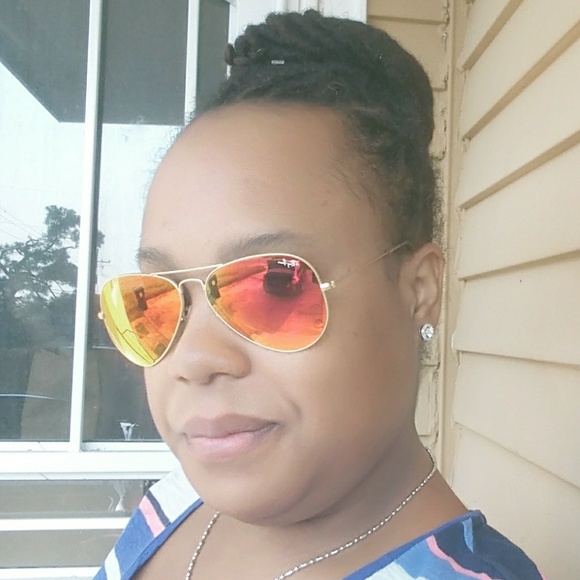 Meet your Posher, Karyn - Picture 2 of 2